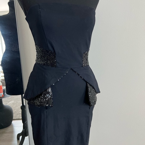 BEBE dress with peplum sequins - Picture 2 of 4